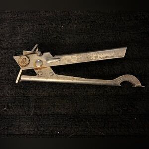 🌲$5 sale w bundle Vintage Vaughan #1 Master Can Bottle Opener Multi Tool Chicago